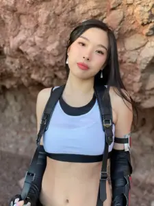 Elle Lee 13