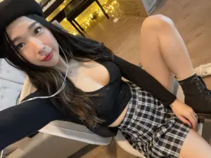 Elle Lee 15