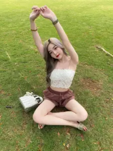 นีนี่ ชญาพัชร์ 24