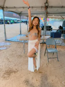 Elle Lee 27